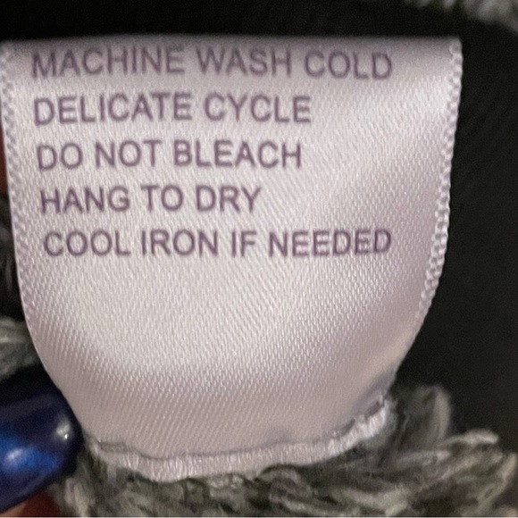 Te Verde Grey Cowl Neck Fleece Eyelash
Pullover Sweater Size M - Picture 15 of 16